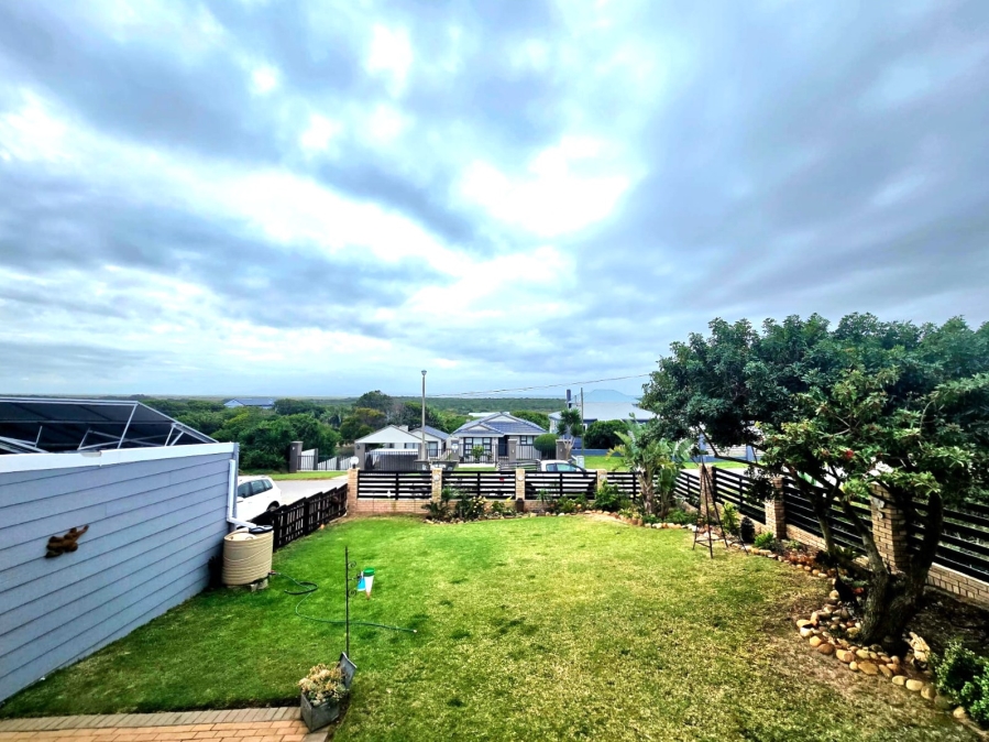 4 Bedroom Property for Sale in Paradise Beach Eastern Cape